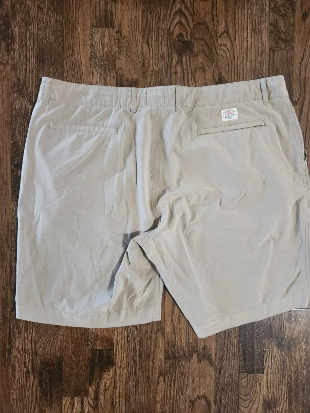Faherty All Day Shorts 9” Khaki Color with hidden drawstring Men’s size 42